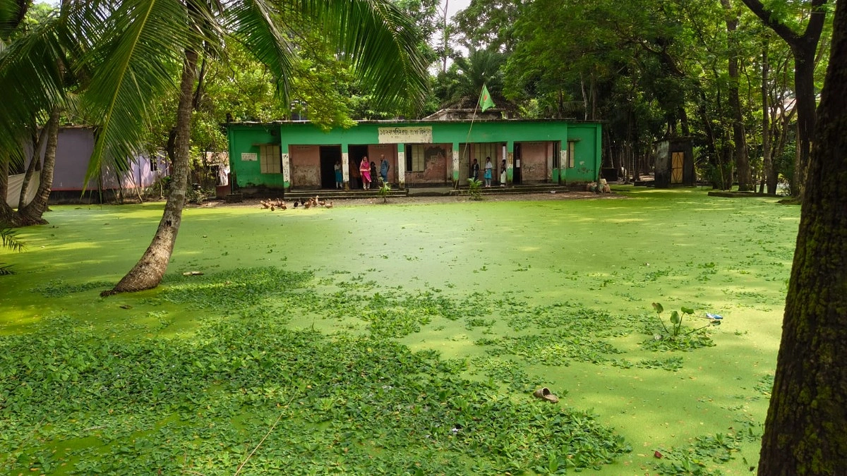 বর্ষা এলেই ডুবে যায় রাজগুরু সরকারি স্কুলের মাঠ