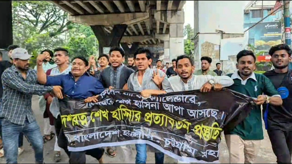 পুলিশ লাইনের সামনে কার্যক্রম নিষিদ্ধ ছাত্রলীগের মিছিল