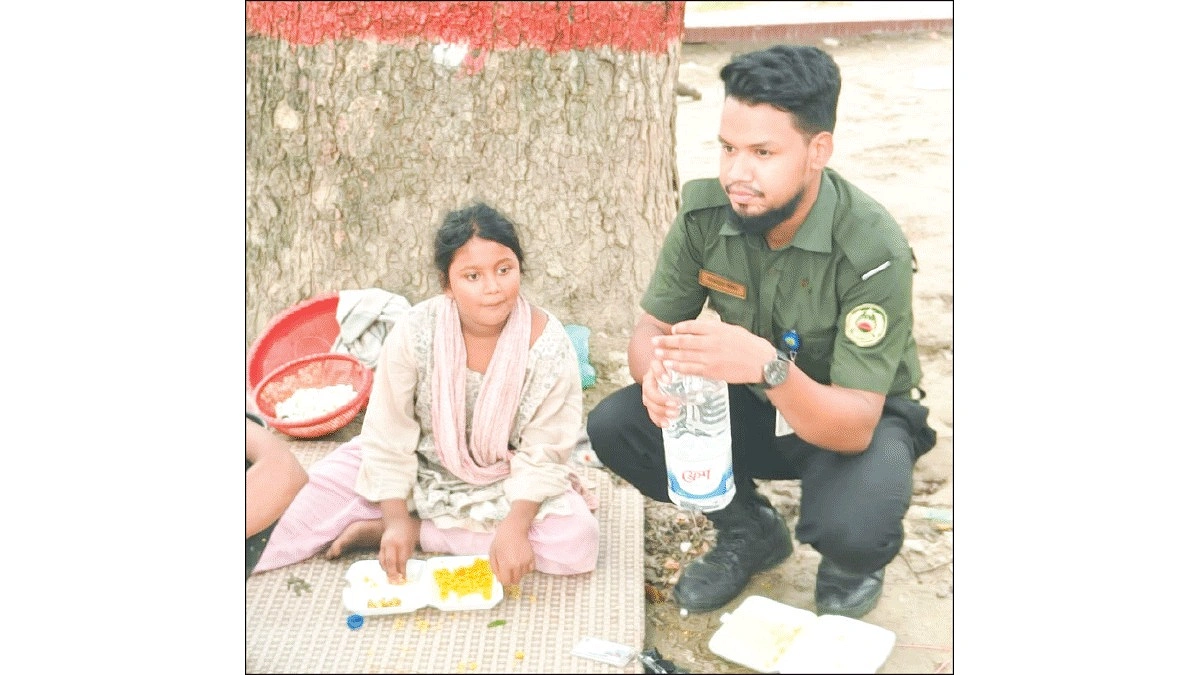 অসহায় মানুষের পাশে সরোয়ার