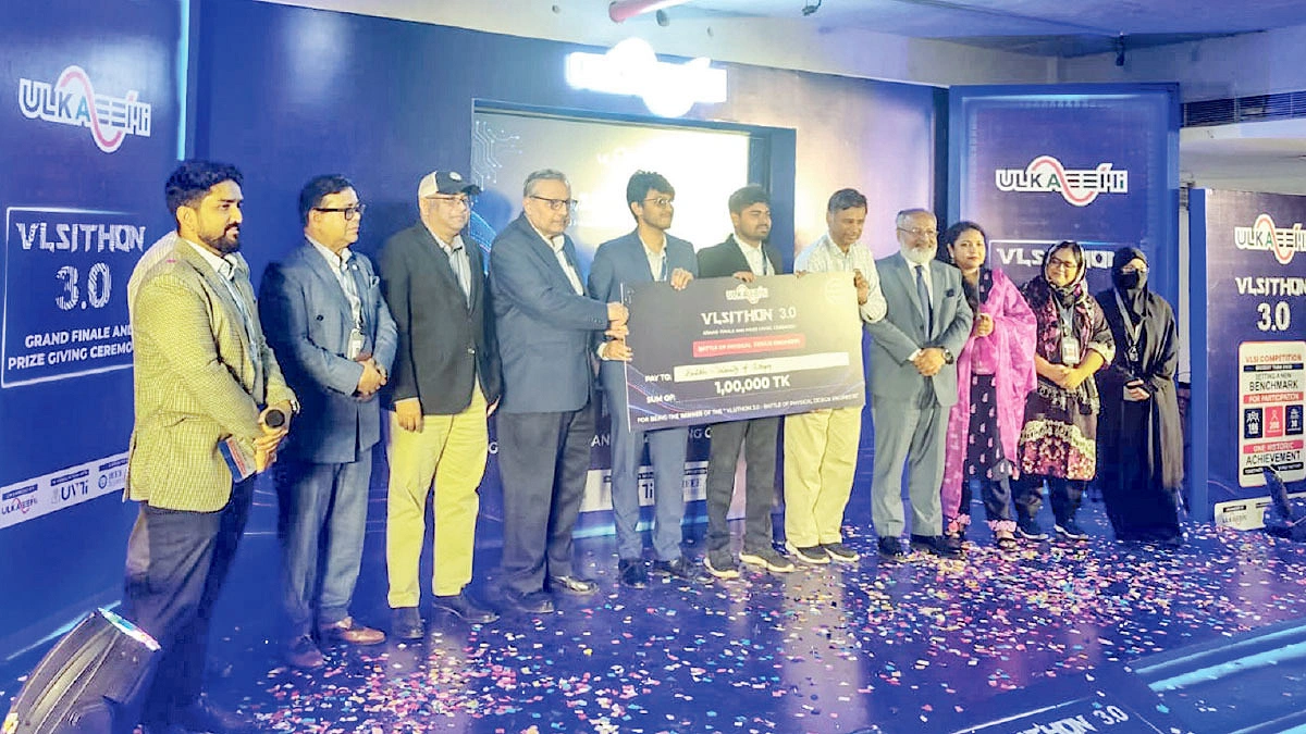 ‘ভিএলএসআইথন ৩.০’ চ্যাম্পিয়ন চবির ডেভিয়েশন