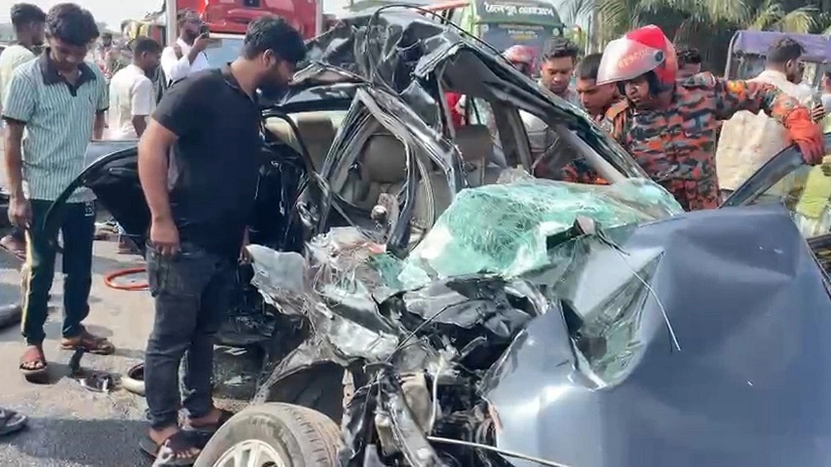 গজারিয়ায় বাস-প্রাইভেট কার সংঘর্ষে ৪ জন নিহত