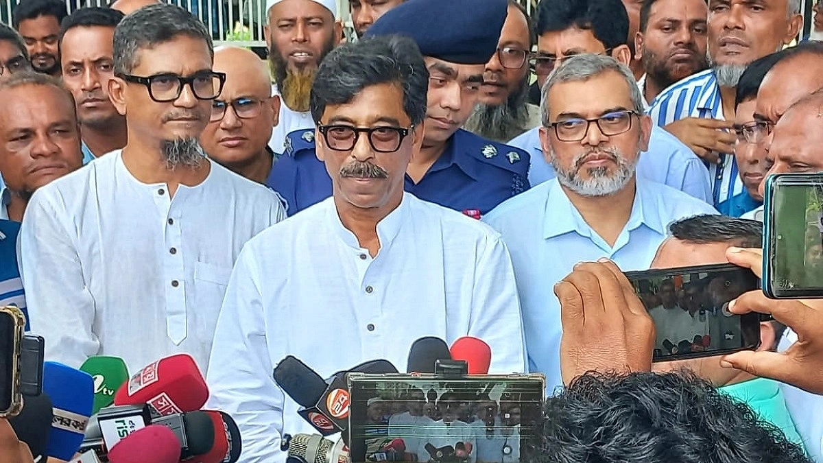 দেশে সারের সংকট নেই, মজুদ করলে কঠোর ব্যবস্থা : কৃষিমন্ত্রী