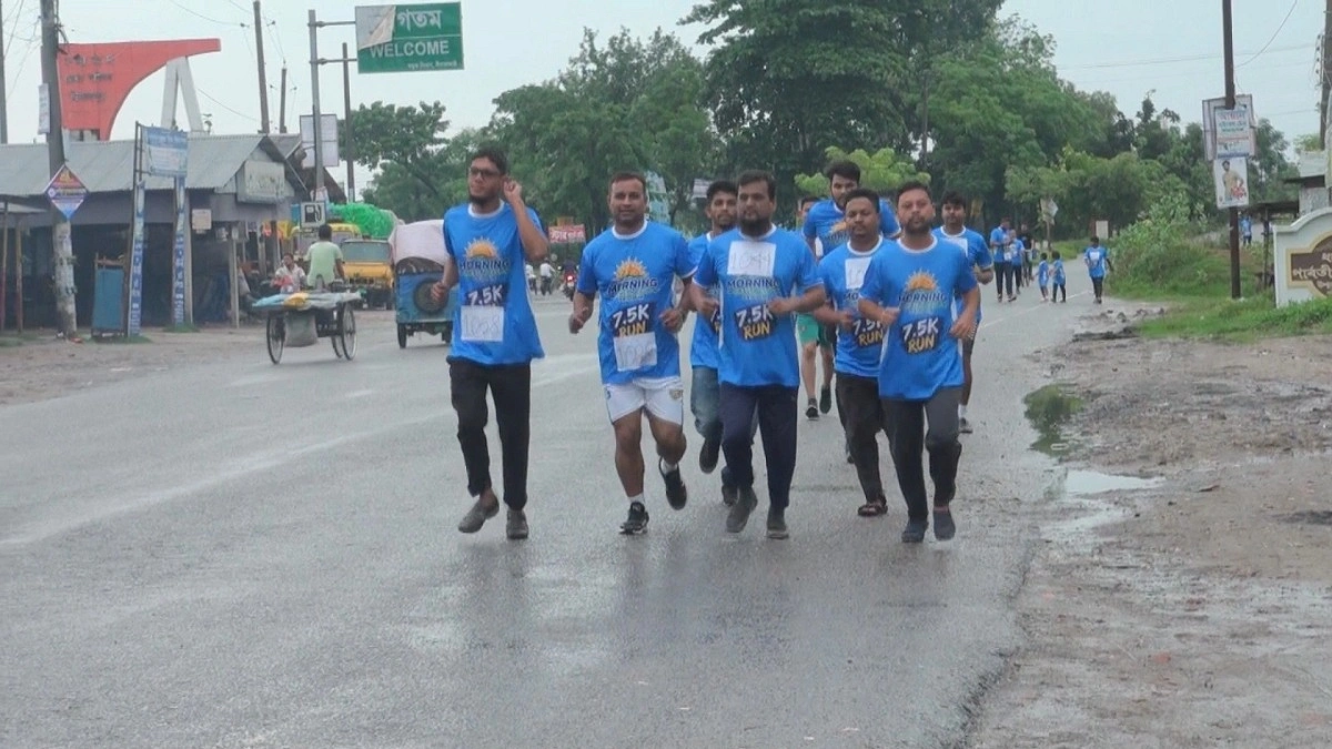 বৃষ্টি উপেক্ষা করে সৈয়দপুরে ৩০০ জনের মিনি ম্যারাথন