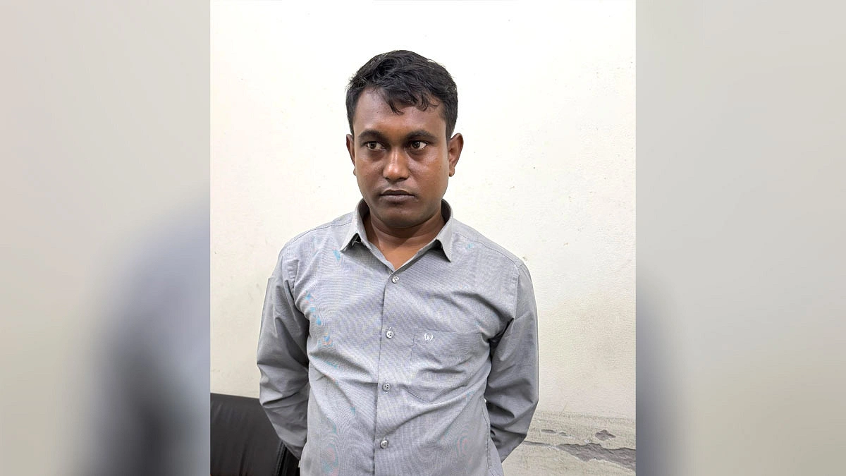 পিএসসিতে প্রক্সি দিয়ে পেয়েছিলেন চাকরি, যোগ দিতে এসে আটক