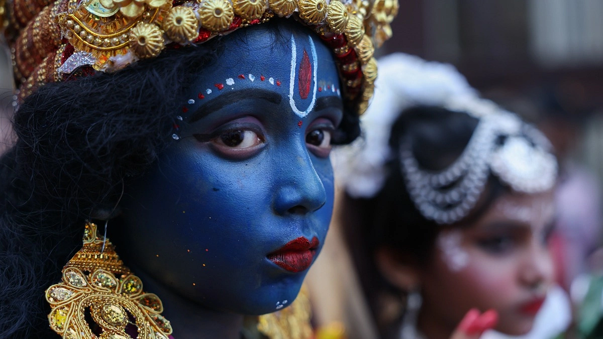 শোভাযাত্রায় বিভিন্ন সাজে অংশ নিয়েছেন শিশুরা