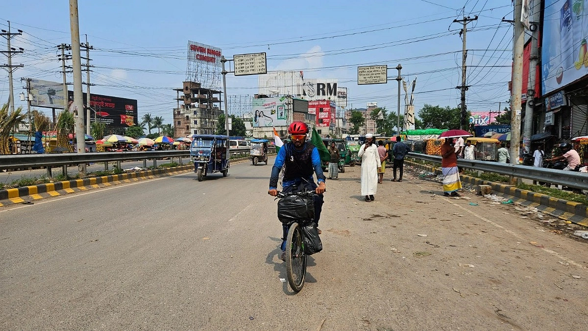 সাইকেলে মক্কার পথে নরসিংদীর সজিব