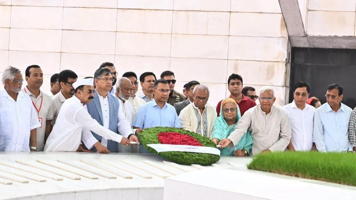 বিএনপির প্রতিষ্ঠাবার্ষিকীতে জিয়া-খালেদার সমাধিতে প্রধানমন্ত্রীর শ্রদ্ধা