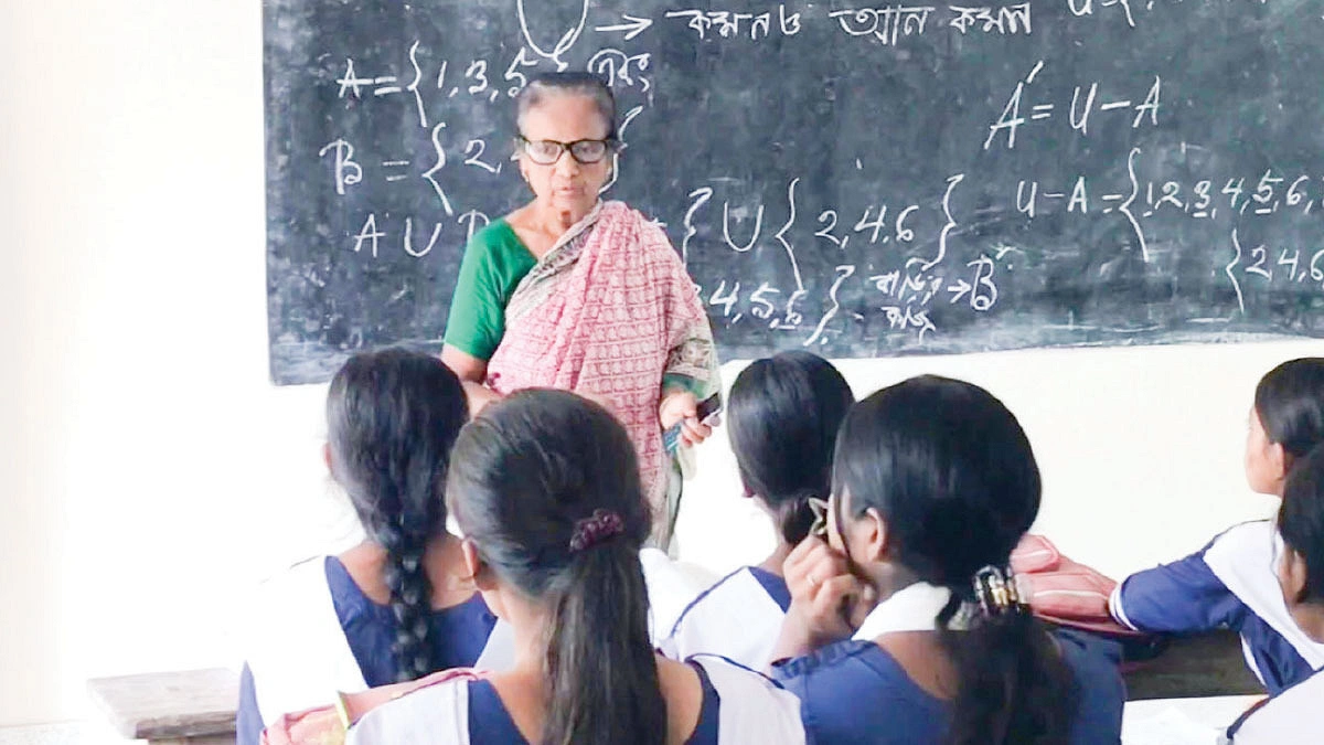 সারা জীবনের উপার্জনে স্কুল করেছেন রেখা