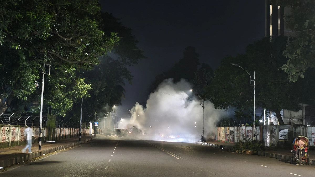 ঢাবি ক্যাম্পাসে তিন ককটেল বিস্ফোরণ