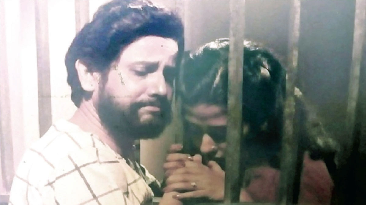 ‘কোথাও কেউ নেই’ নাটকের দৃশ্যে আসাদুজ্জামান নূর ও সুবর্ণা মুস্তাফা ‘কোথাও কেউ নেই’ নাটকের দৃশ্যে আসাদুজ্জামান নূর ও সুবর্ণা মুস্তাফা