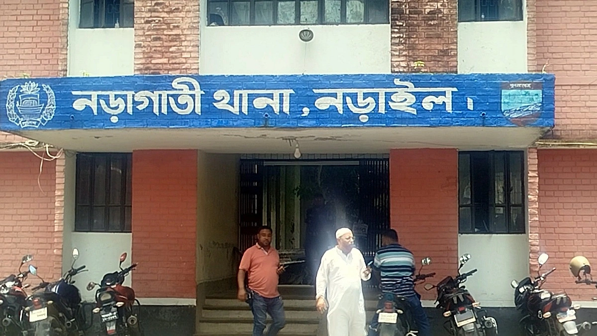 পুলিশকে পিটিয়ে হ্যান্ডকাফসহ আসামি ছিনতাই