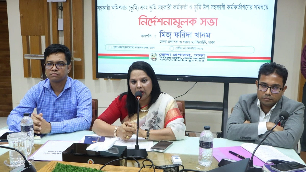 ভূমি সেবায় কোনো অনিয়ম বা হয়রানি গ্রহণযোগ্য নয়