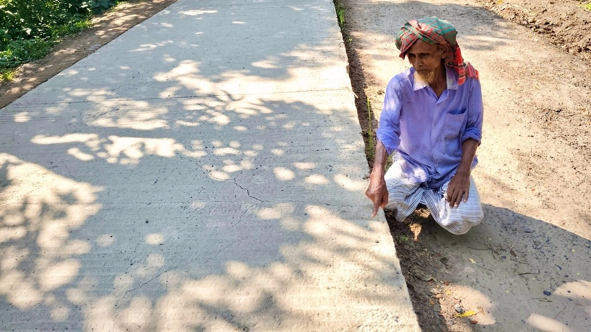 ১৪ কোটি টাকার সড়কে ঢালাই শেষেই ফাটল!