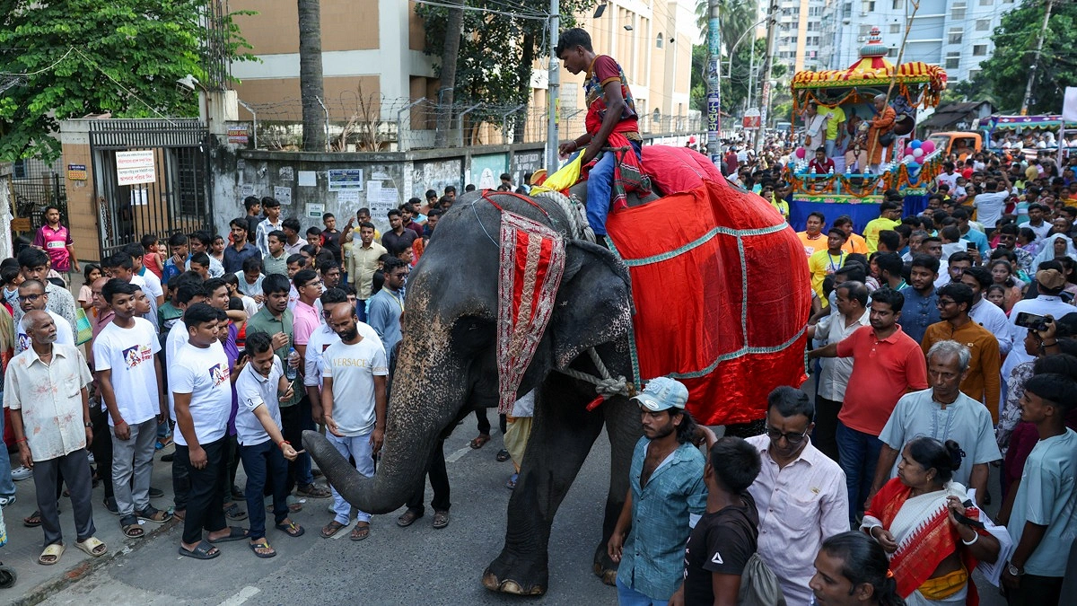 শোভাযাত্রায় ছিল সজ্জিত হাতি