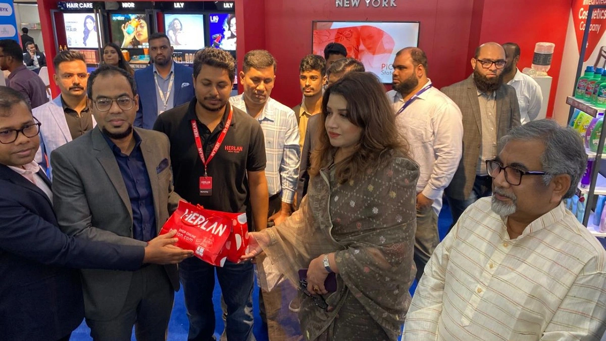 কসমেটিকস মেলায় রিমার্কের পণ্যের প্রশংসা করলেন পররাষ্ট্র প্রতিমন্ত্রী শামা ওবায়েদ
