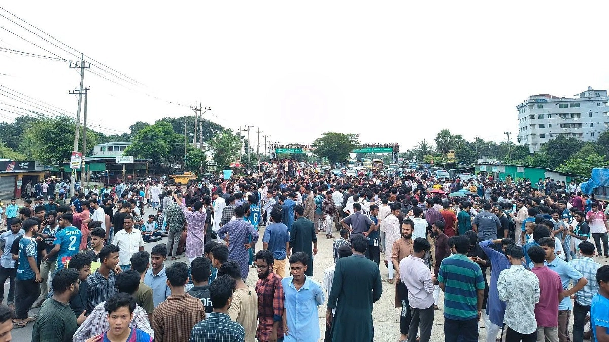 অপ্রতিম হত্যার বিচার দাবিতে কুমিল্লায় মহাসড়ক অবরোধ