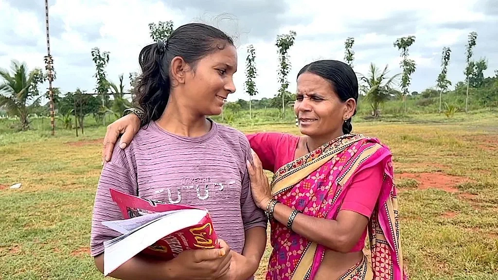 মেয়ের সঙ্গে রামাবাই। ছবি : বিবিসি