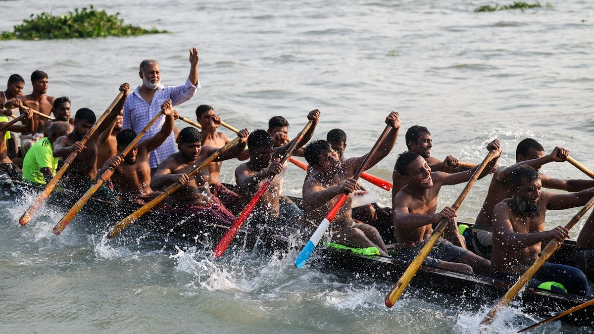 জয়ের জন্য চলছে তুমুল লড়াই