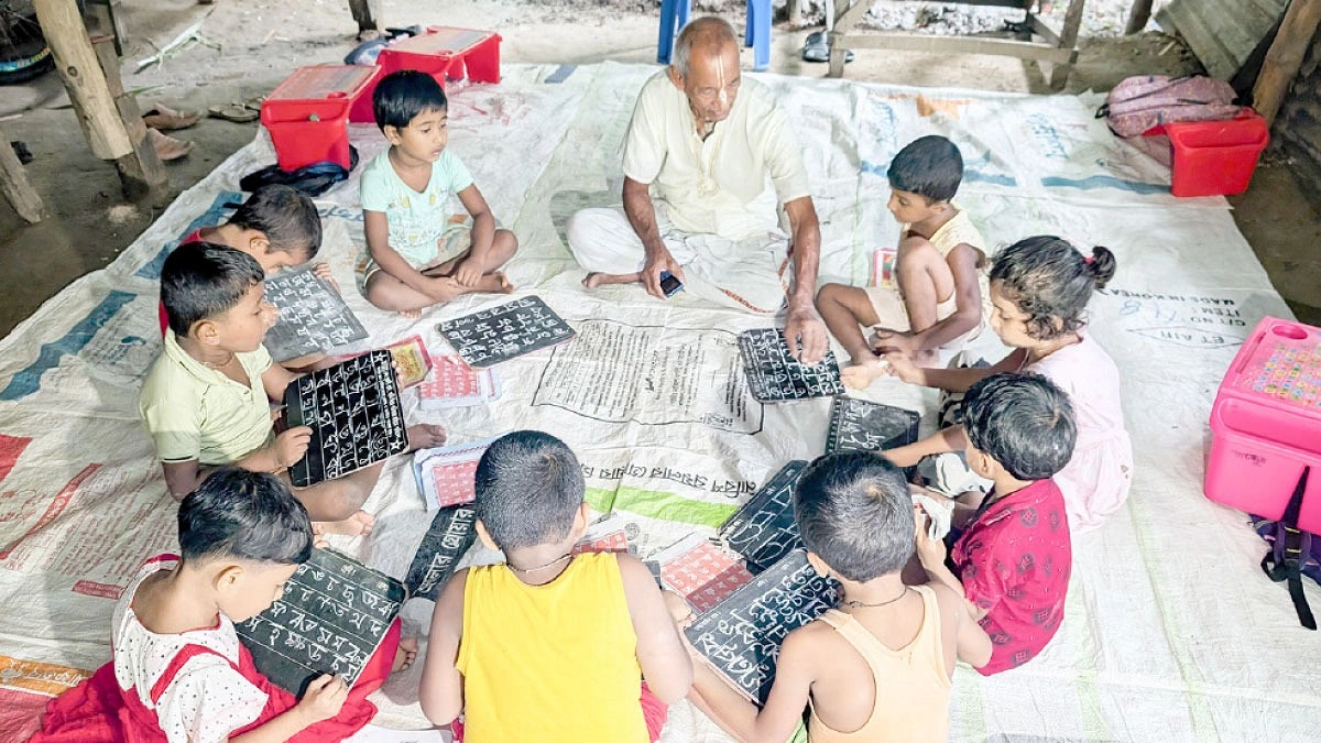 বিনা বেতনে রমণীর পাঠদানের ৫৫ বছর