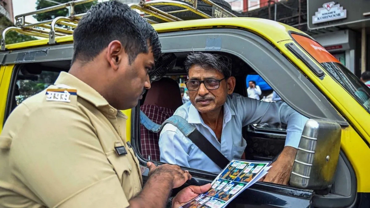ভারতের মহারাষ্ট্রে ট্যাক্সি চালকদের কেন মারাঠি শিখতে হচ্ছে