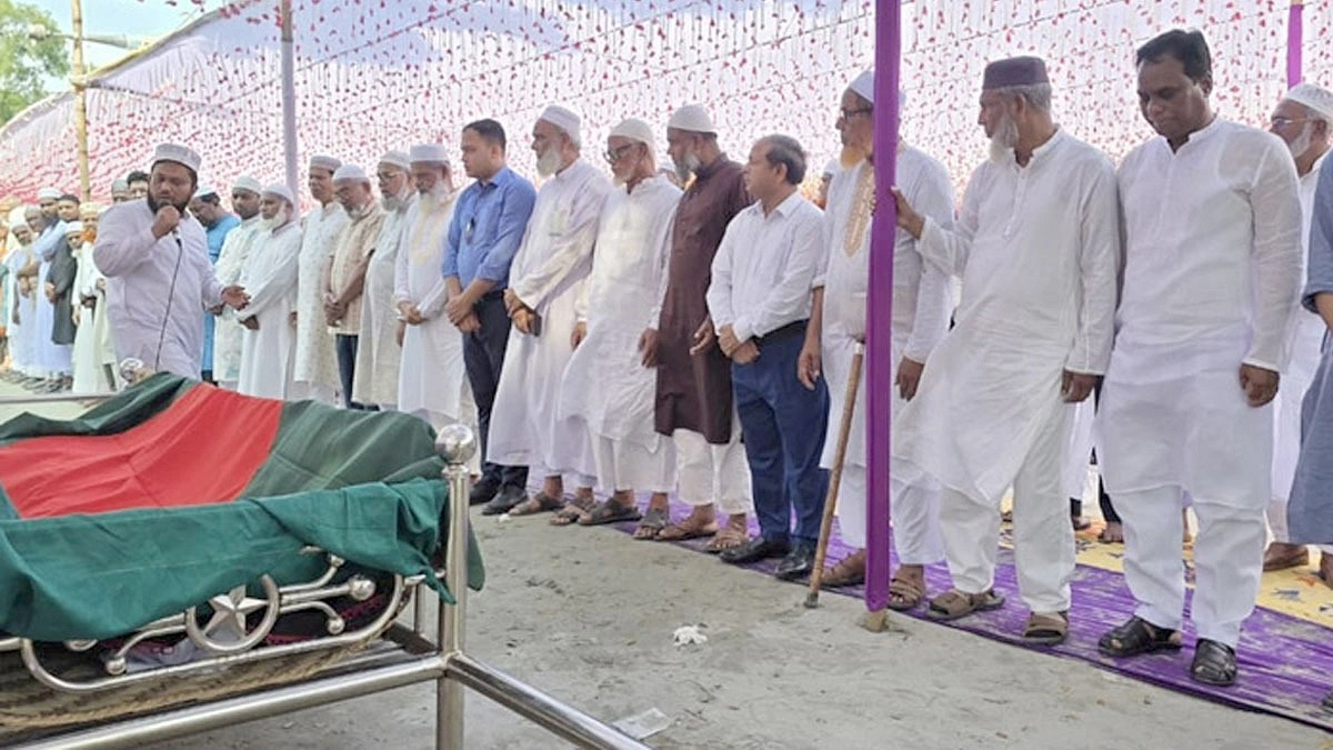 চিরনিদ্রায় শায়িত বীর মুক্তিযোদ্ধা সালাম পারভেজ ফকির