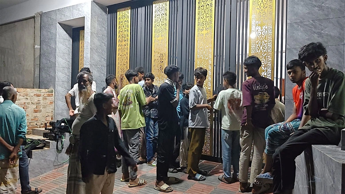 চট্টগ্রামে চীনা-পাকিস্তানিসহ আটক ৭০
