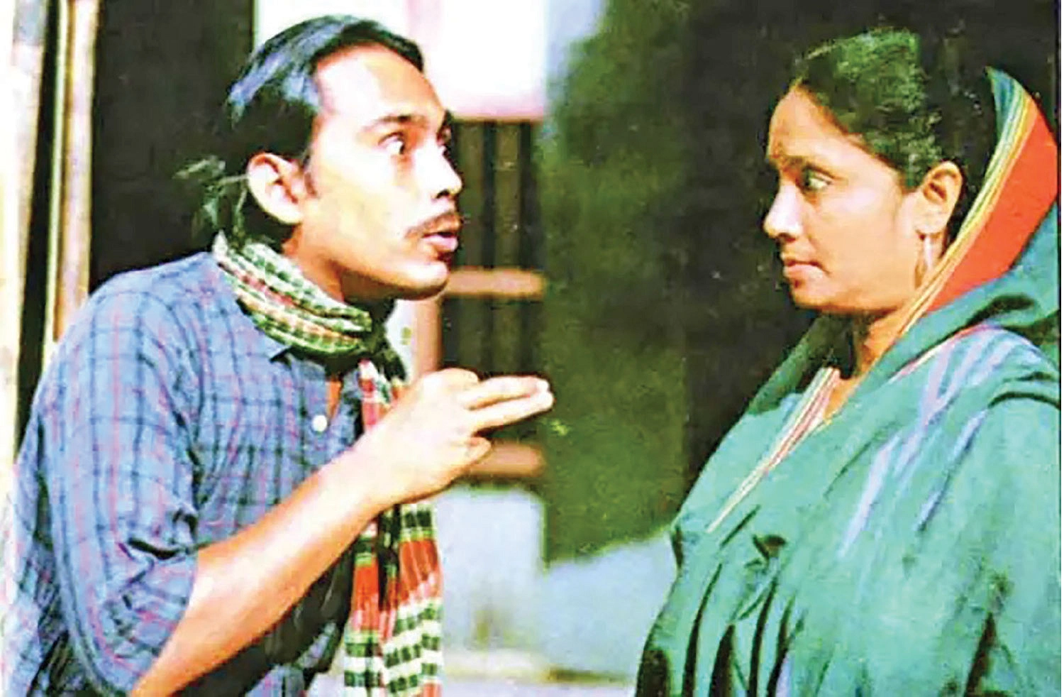 ‘সংশপ্তক’-এর দৃশ্যে হুমায়ূন ফরীদি ও ফেরদৌসী মজুমদার ‘সংশপ্তক’-এর দৃশ্যে হুমায়ূন ফরীদি ও ফেরদৌসী মজুমদার