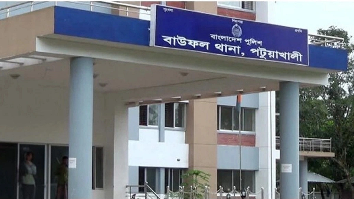 বাউফলে দুই বিদ্যালয়ের শিক্ষার্থীদের সংঘর্ষ, আহত ১০