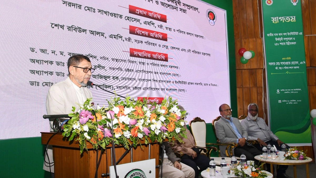 চিকিৎসকরা বহু সীমাবদ্ধতার মাঝেও দিন-রাত সেবা দিয়ে যাচ্ছেন