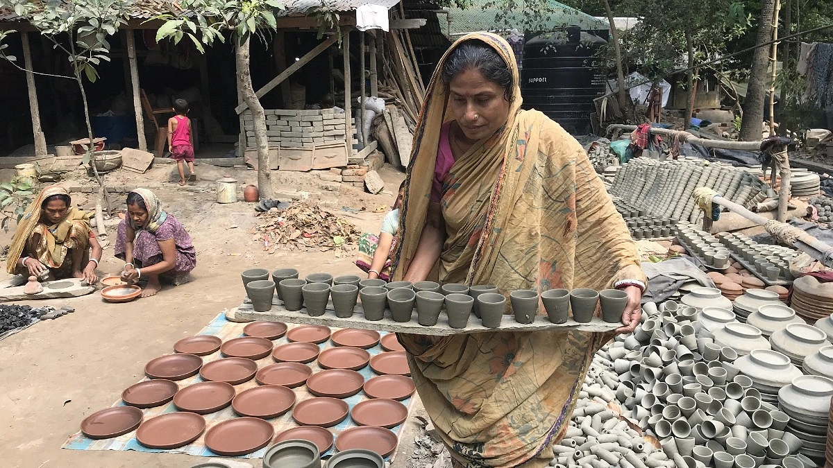 তালেশ্বর কুমোরপাড়া: মৃৎশিল্পীদের টিকে থাকার লড়াই