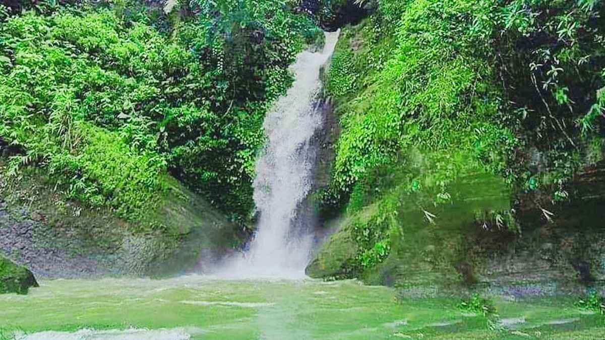 পাহাড়ের নীরবতায় থানকোয়াইন ঝরনা