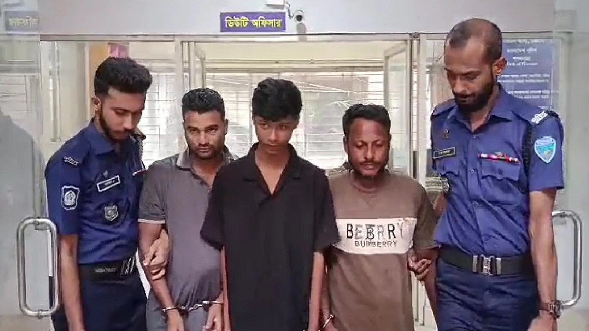 চট্টগ্রামে শীর্ষ সন্ত্রাসী রায়হানের ‘ক্যাশিয়ার’সহ গ্রেপ্তার ৩