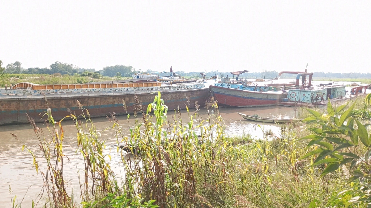 কালীগঙ্গায় অবৈধ বালু উত্তোলনে বাধা, হামলায় আহত ৭