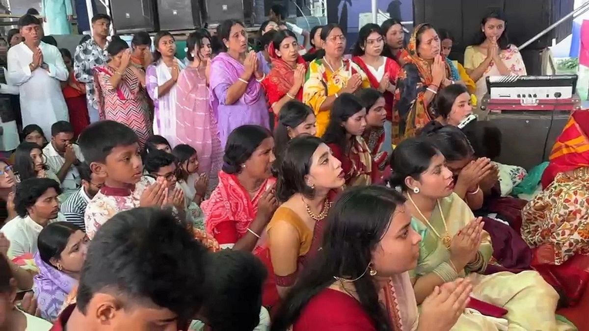 ফরিদপুরে ধুমধামে পালিত হচ্ছে গণেশ পূজা, হাজারো দর্শনার্থীদের ভিড়