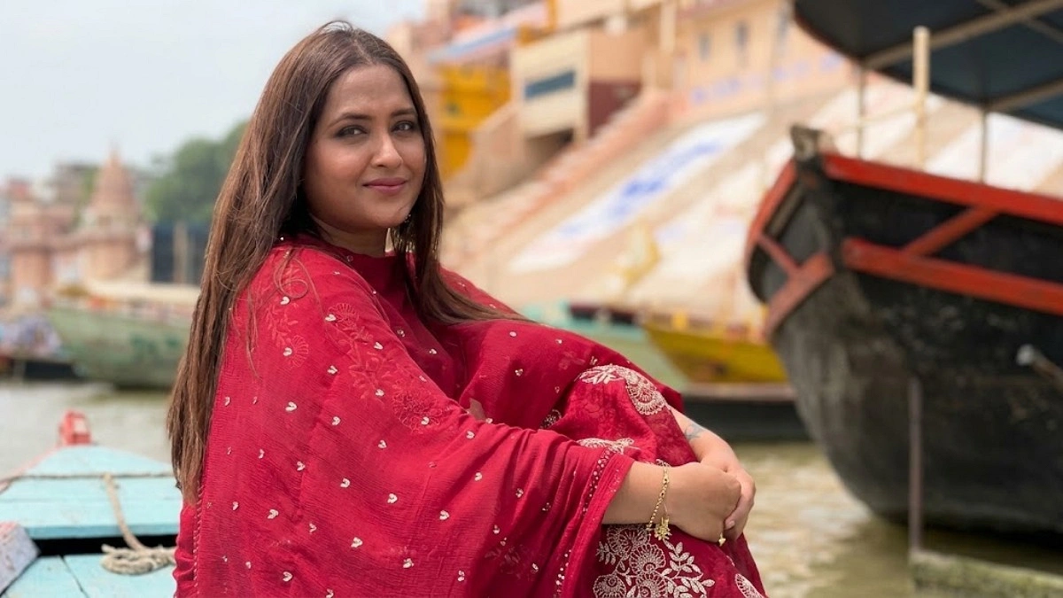 নায়িকাকে দেখতে গিয়ে হুলস্থুল কাণ্ড, ভাঙল গাড়ির কাচ
