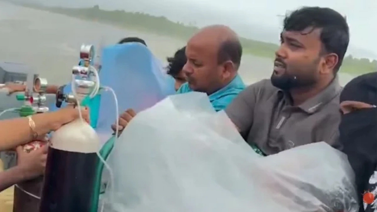 চালক-জ্বালানি নেই, অকেজো দুই সি অ্যাম্বুলেন্স