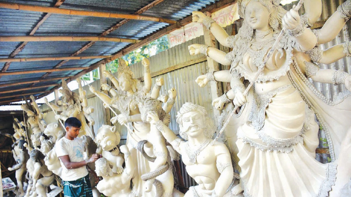 জমে উঠেছে বৈদ্যেরবাজার প্রতিমার হাট