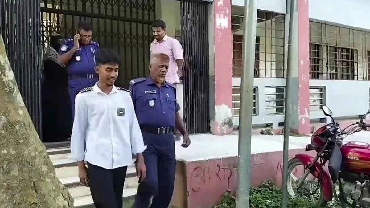 শেখ হাসিনার জন্মদিনে ফেসবুকে পোস্ট, দশম শ্রেণির ছাত্র কারাগারে
