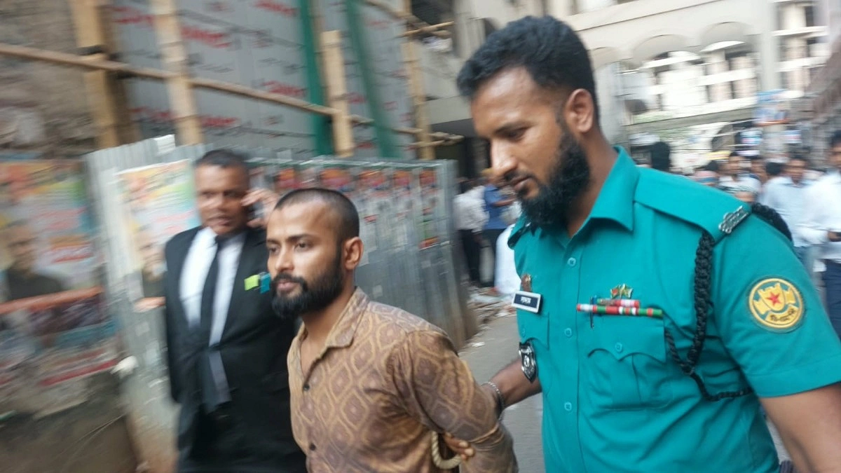 প্রধানমন্ত্রীর কার্যালয়ের সামনে ককটেল বিস্ফোরণে তিন আসামির রিমান্ড