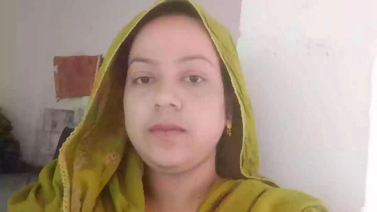 ‘স্বামীর নির্যাতন সইতে না পাইরা আমার পথ বাইছা নিলাম’