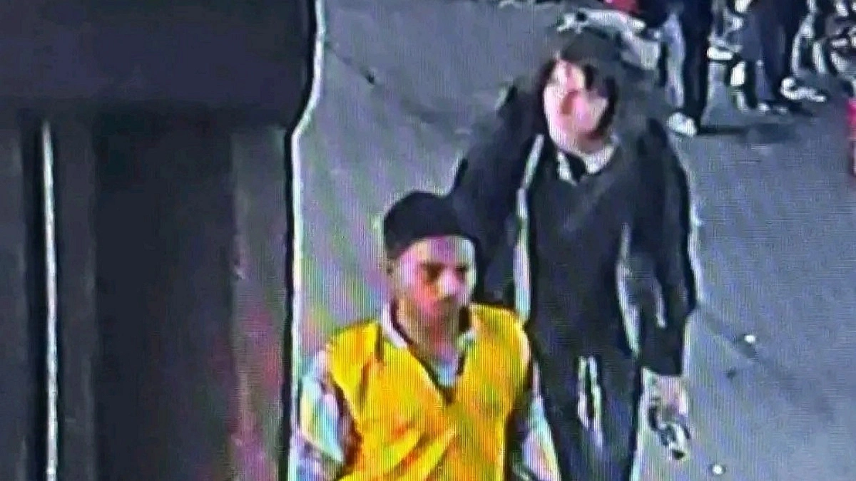 নাটোর রেলস্টেশনে জার্মান পর্যটকের ব্যাগ চুরি, সিসিটিভি দেখে যুবক শনাক্ত