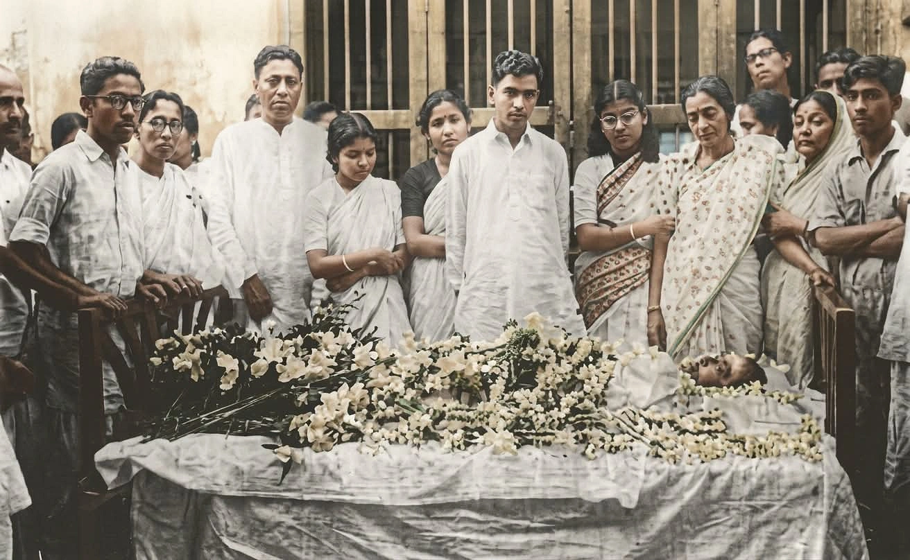 রাত ১১টা ৩৫ মিনিটের দিকে তিনি চলে গিয়েছিলেন, চিরদিনের জন্য থেকে যাওয়ার জন্য