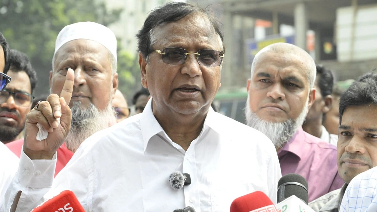 সড়ক-ফুটপাতে হকার বসলেই মালামাল ক্রোক ও মামলা