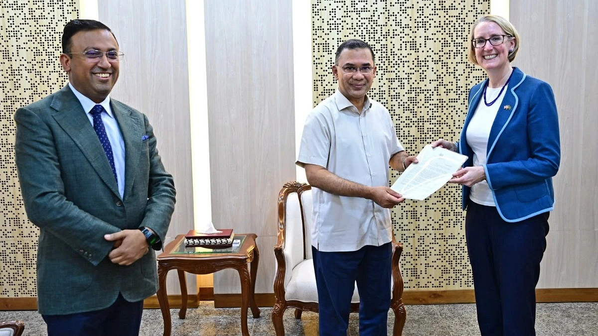প্রধানমন্ত্রীর সঙ্গে ব্রিটিশ হাইকমিশনার সারাহ কুকের সাক্ষাৎ