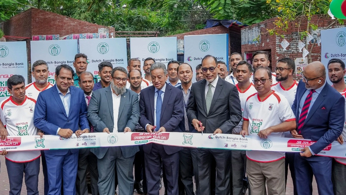 বনানী কাঁচাবাজারে বাংলা কিউআর লেনদেনের প্রচার কার্যক্রম অনুষ্ঠিত