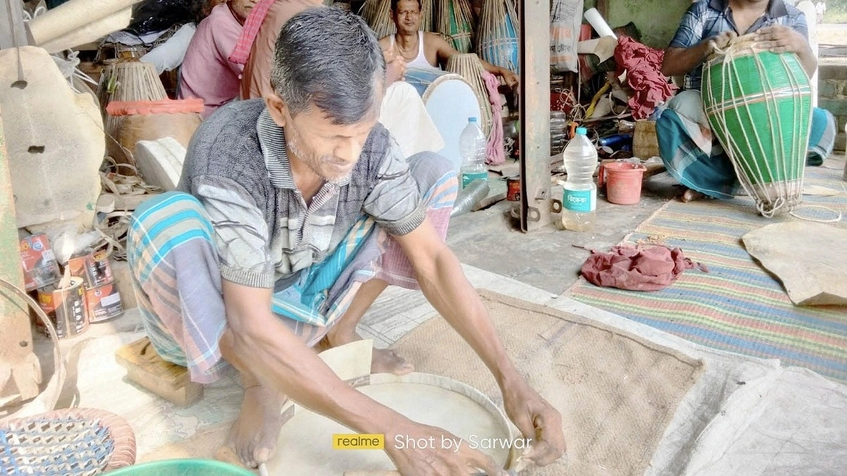 ঐতিহ্যের বাদ্যযন্ত্রে ভাটা, পেশা বদলের পথে কারিগররা