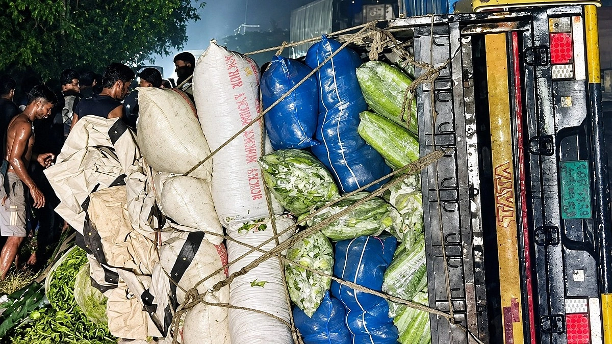 চকরিয়ায় বাস-পিকআপ সংঘর্ষে প্রাণ গেল দুজনের