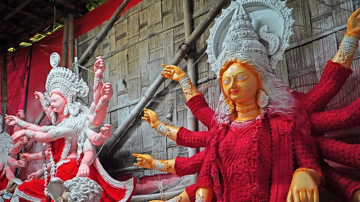 প্রস্তুত প্রতিমাগুলো মণ্ডপে রাখা হয়েছে।