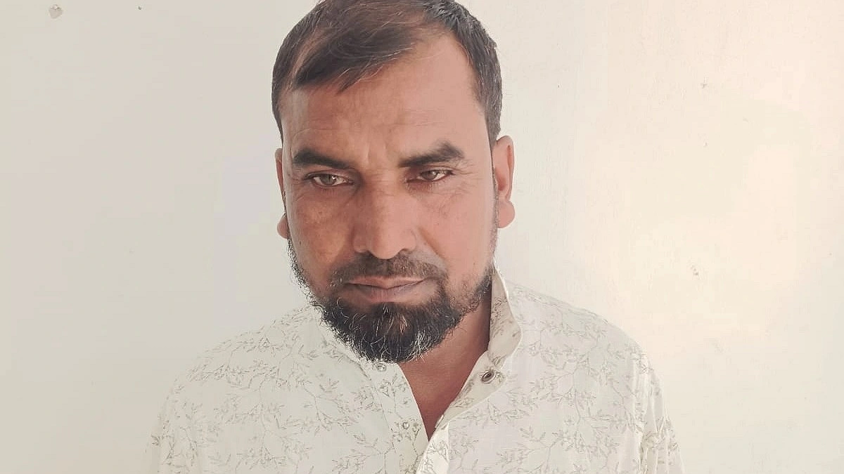 ইমিগ্রেশনে হত্যা মামলার আসামি আটক