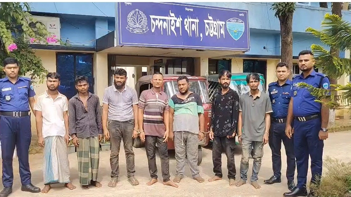 অটোরিকশা চালান, আবার চুরিও করেন, গ্রেপ্তার ৮